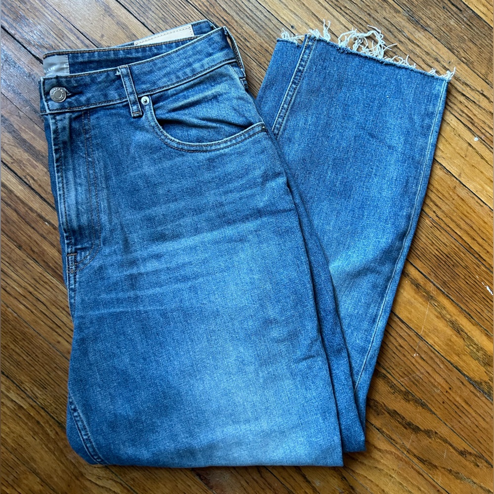 Everlane Light Wash Raw Edge Straight Jeans in Size 32